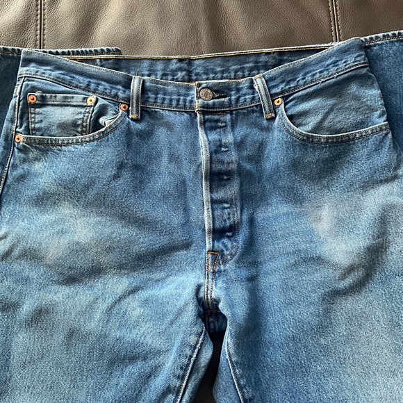 Levi’s Men 501 38 x 36 Classic Button Fly Straight Leg Jeans Tough Original Blue - Picture 5 of 9
